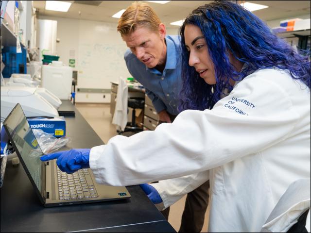 A trainee and Dr. Alex Nord are in a lab. 